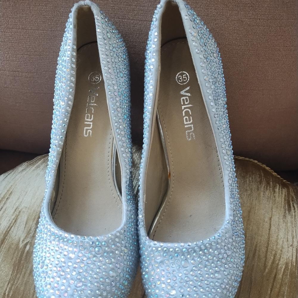 Shoes - Picture 2 of 8